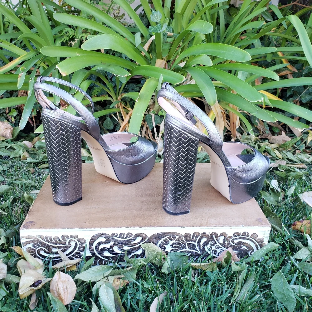 NWOB Rachel Zoe Metallic Gray Platform Sandals